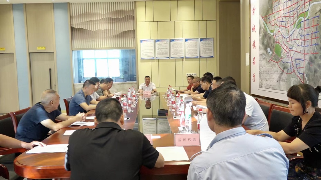 欧阳佑春深入文昌街道召开民情恳谈会(图1)