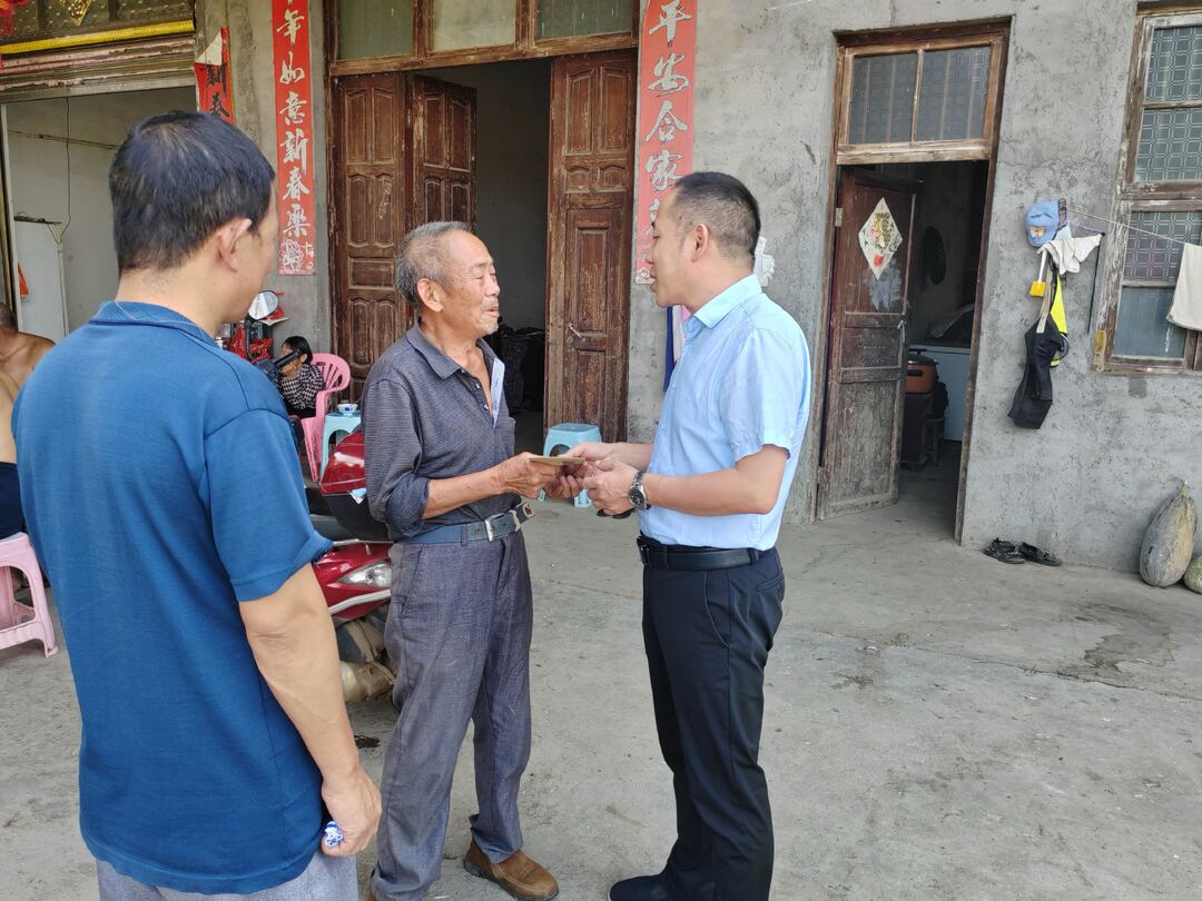 杨林镇开展走访慰问烈士家属活动