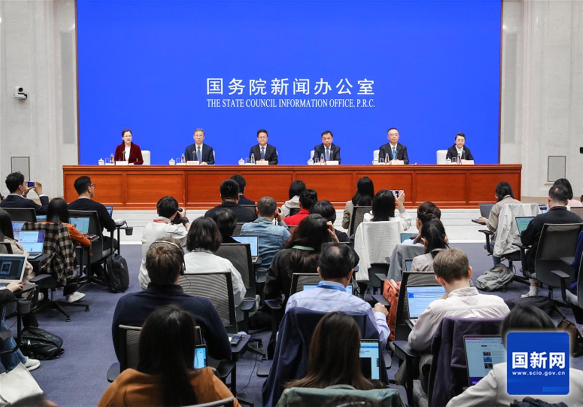 国家发改委：明年继续发行超长期特别国债并优化投向，加力支持“两重”建设