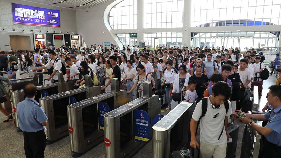 洞口站铁路国庆黄金周运输累计发送旅客超10万人次(图2)