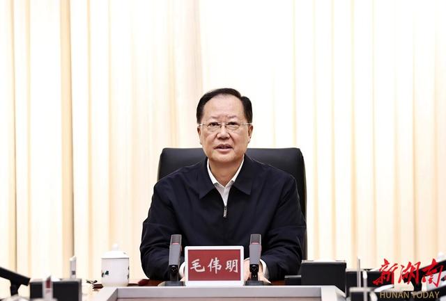 毛伟明总结部署“两重”“两新”送解优专项行动