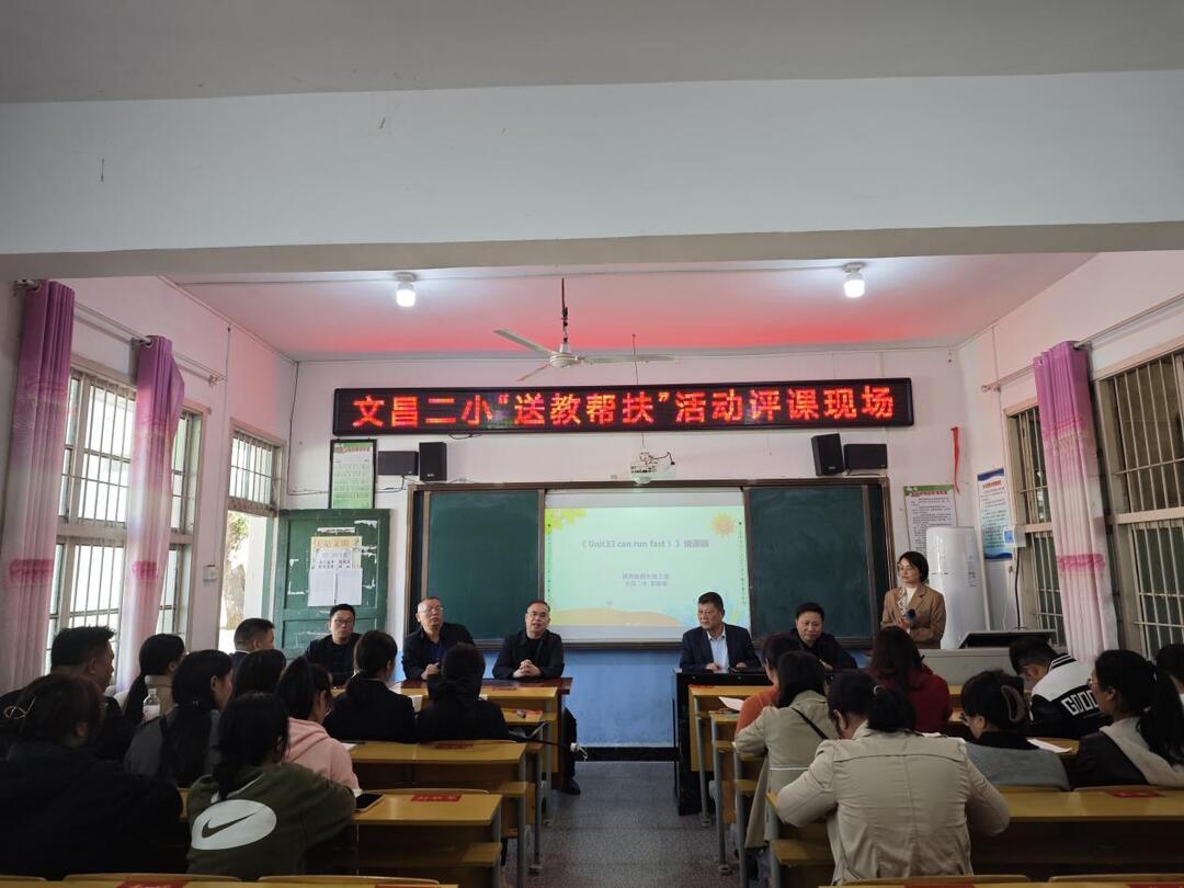 ﻿洞口县：送教下乡促进城乡教育均衡发展