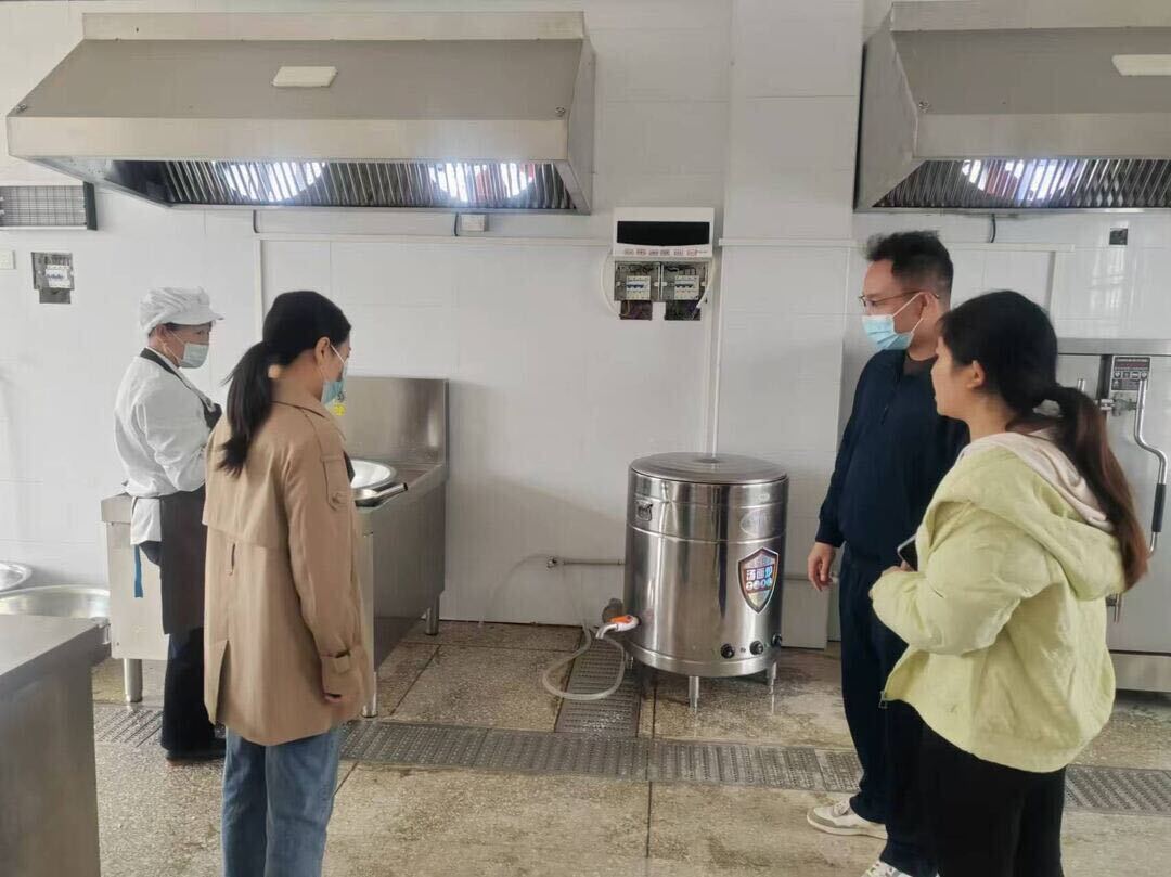 杨林镇：“食”刻守护，安全同行