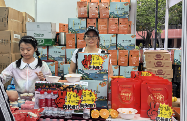洞口雪峰蜜桔参加香港举办特色市集(图1)