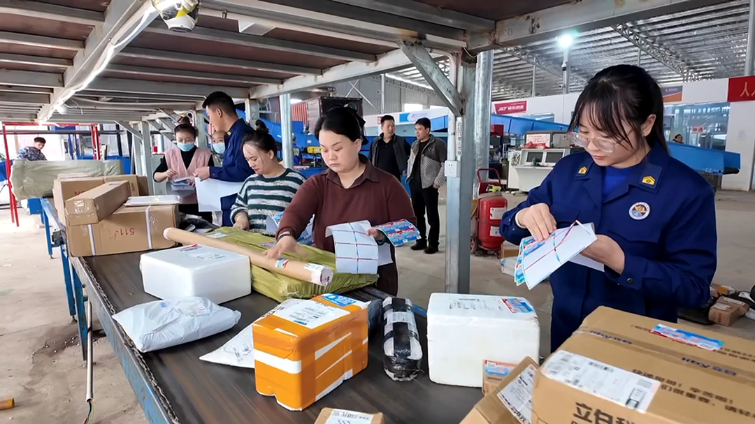 洞口：消防提示贴快递   “安全包裹”入万家