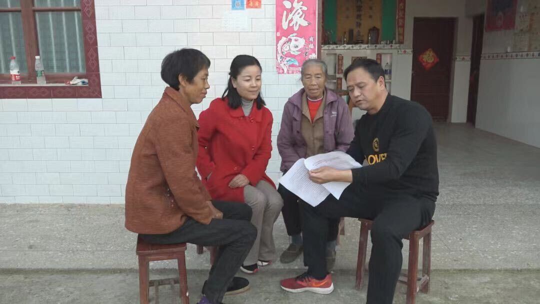 洞口县社保中心：扶弱济困见真情 爱老助残暖人心
