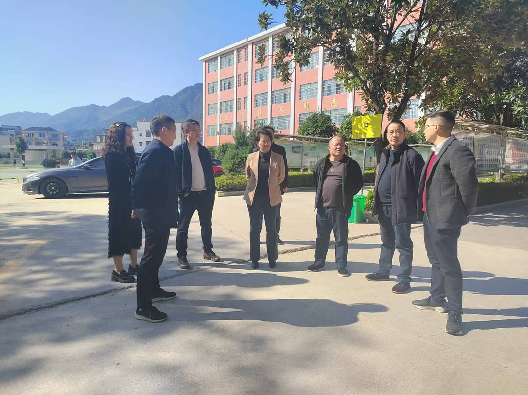 肖黎明到山门镇中学调研校园食品安全工作(图1)