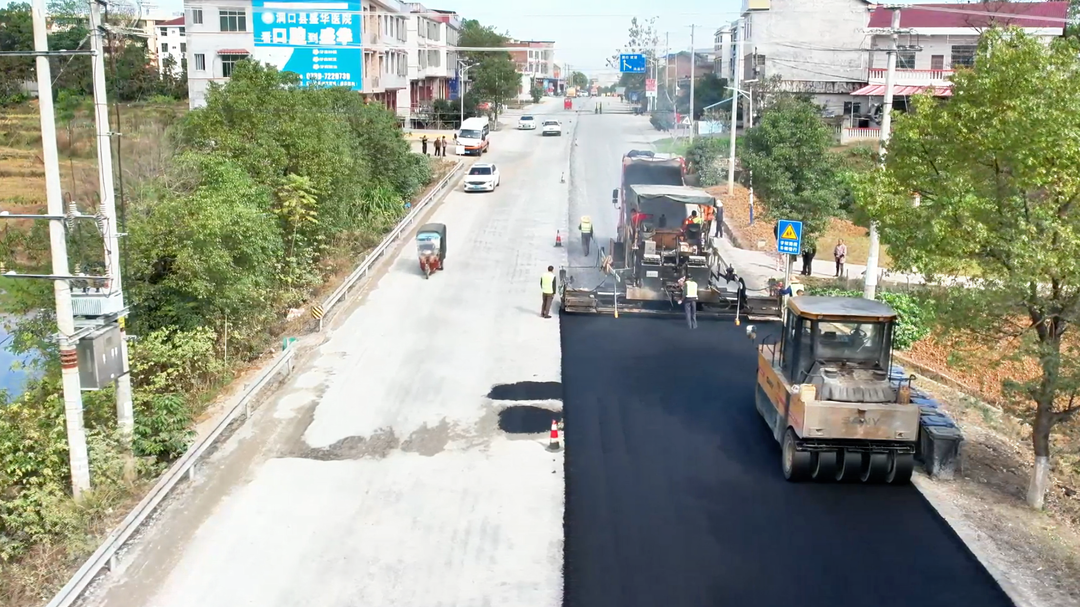 “强信心、重担当、敢作为、塑形象”——洞口县公路建设养护中心：G241线大修工程加快推进(图2)