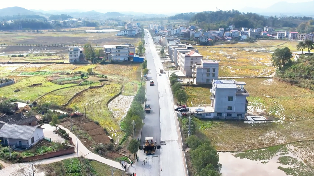 “强信心、重担当、敢作为、塑形象”——洞口县公路建设养护中心：G241线大修工程加快推进(图1)