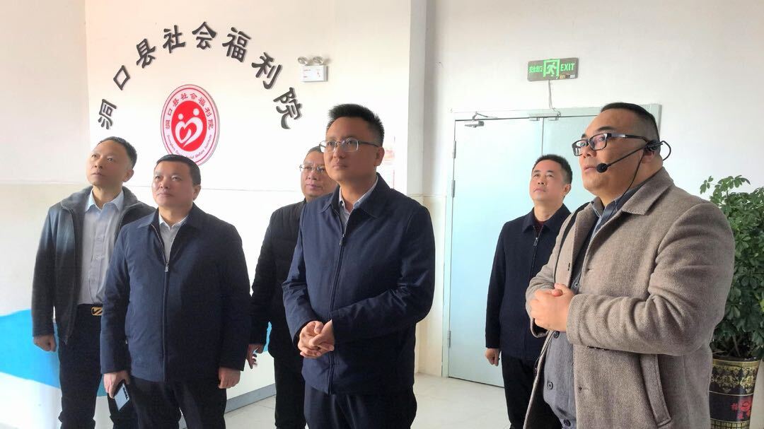 许治国、欧阳佑春带领县人大常委会组成人员视察我县养老服务机构工作