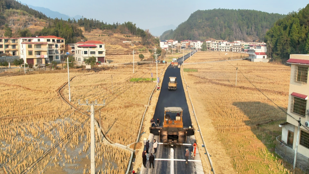 洞口县公路建设养护中心：道路改造“换新颜” 铺就民生“幸福路”