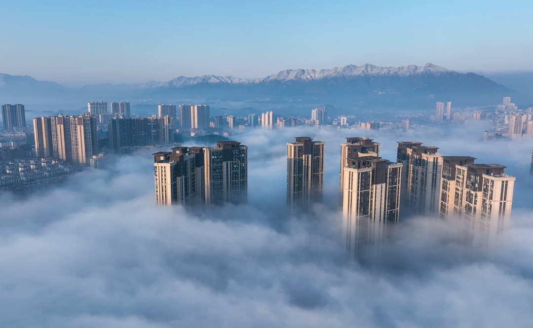 洞口：雪后初霁，云海缥缈犹如人间仙境