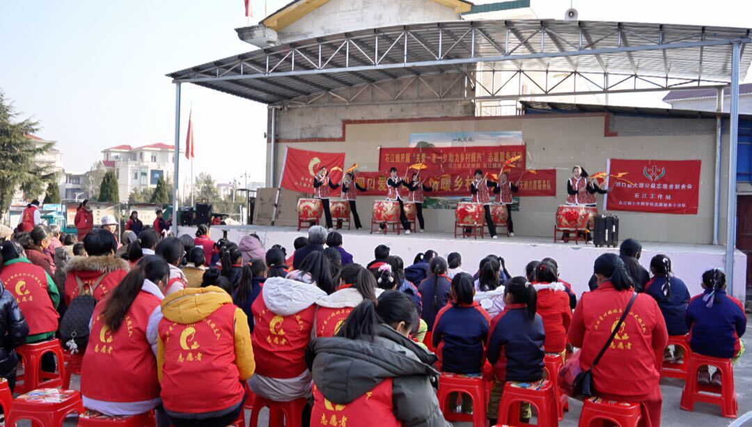 石江镇：洞口爱心妈妈 情暖乡村娃娃