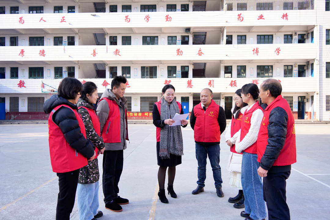 月溪镇仁爱教育发展协会：爱心助学 情暖困境学子