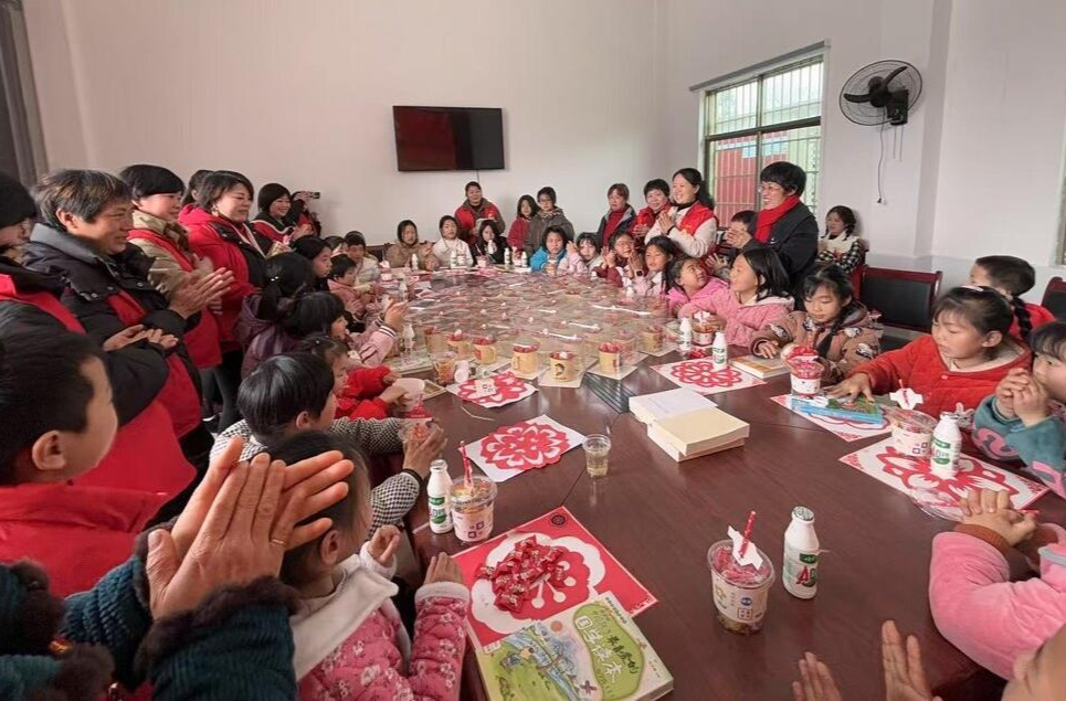 把爱带回家  温暖过新年——茶铺茶场管理区爱心妈妈＋知心姐姐开展寒假关爱留守、困境儿童活动