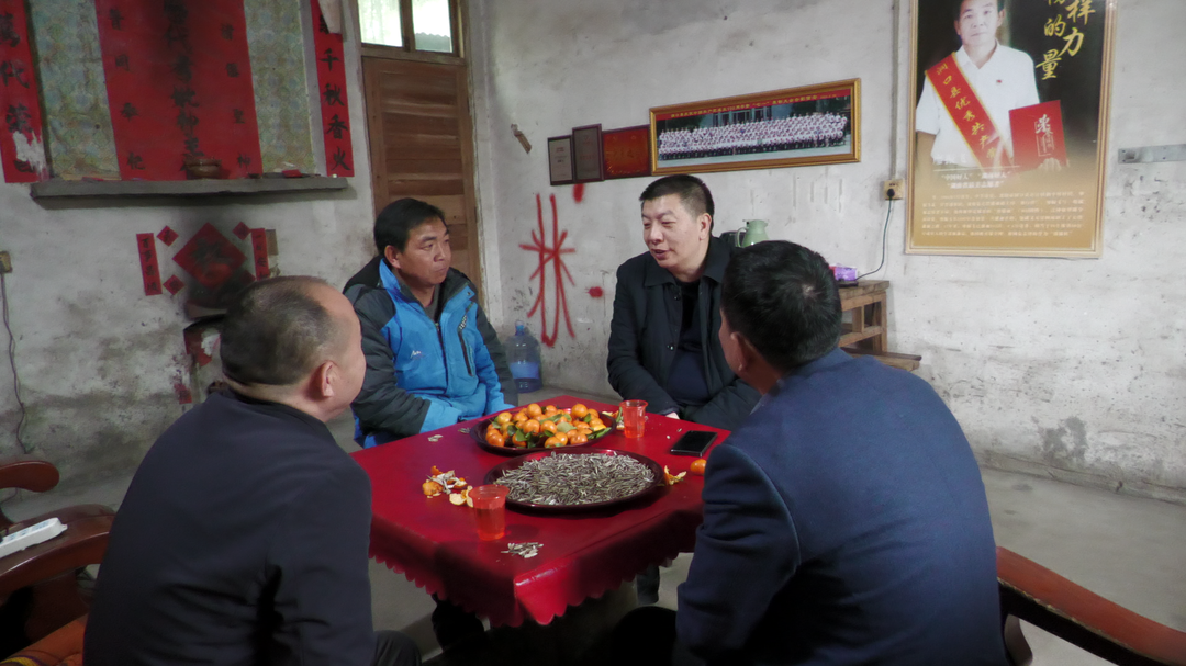 市委宣传部到洞口县走访慰问道德模范及“身边好人”