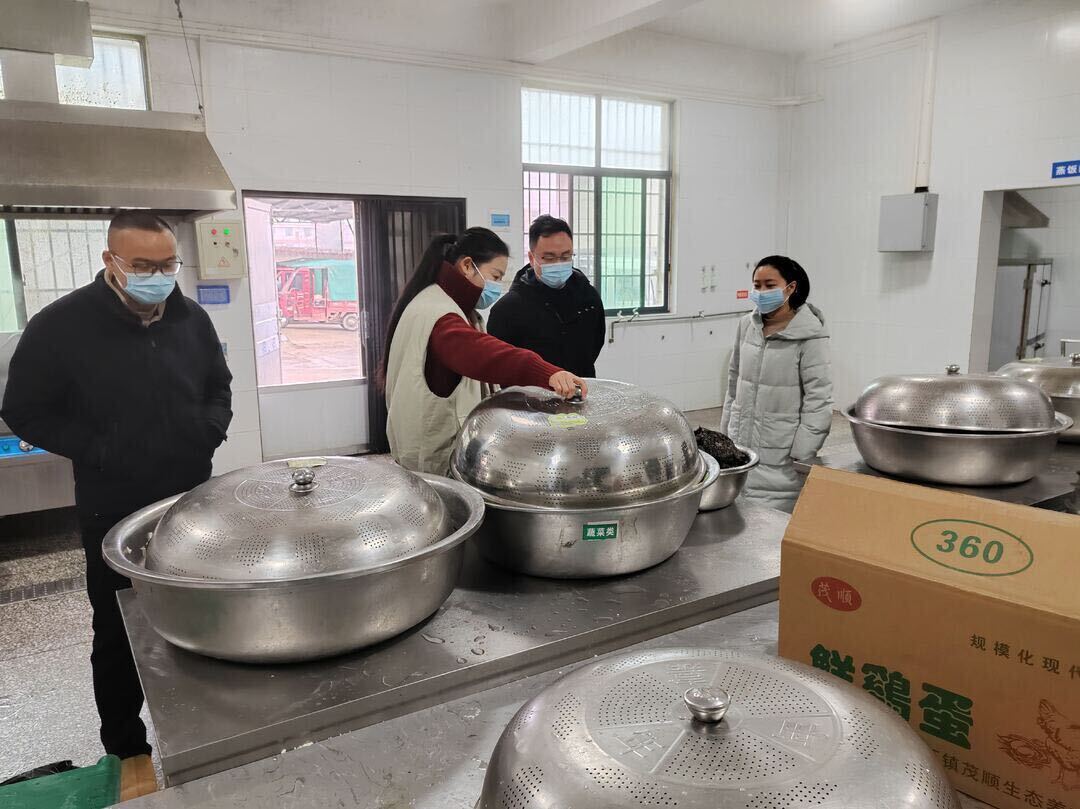 杨林镇开展春季开学食品安全专项检查 护航师生“开学第一餐”