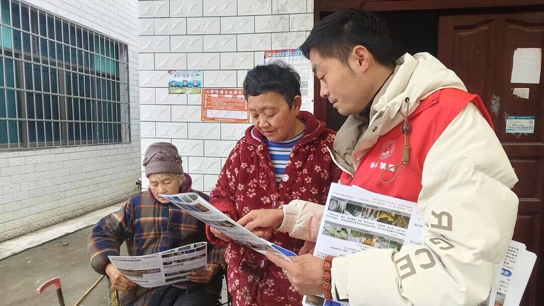 杨林镇开展禁种铲毒宣传活动 筑牢乡村禁毒防线