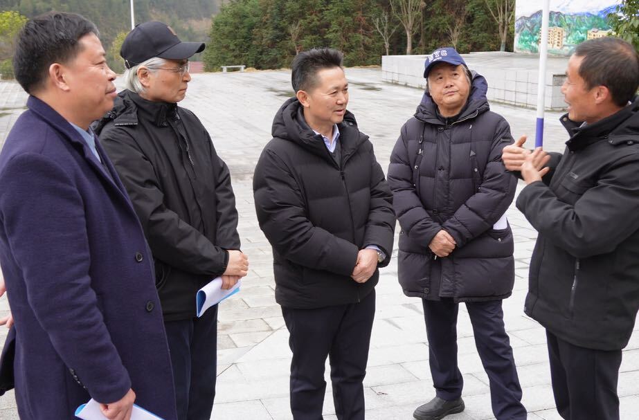 交响组歌《和平之声》主创团队到洞口采风
