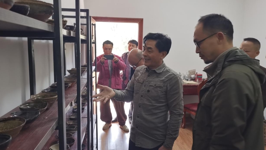 省考古院专家来我县考察调研宋窑遗址