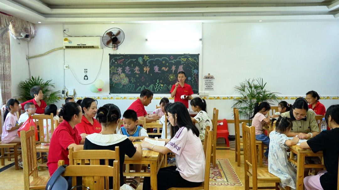 洞口：爱心书屋点亮“五一”阅读时光