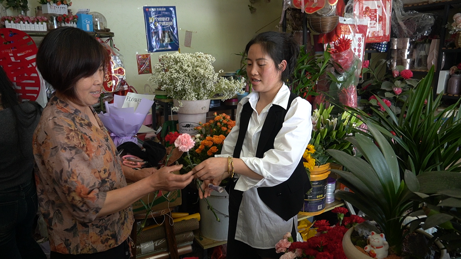 母亲节临近，我县鲜花市场火爆升温