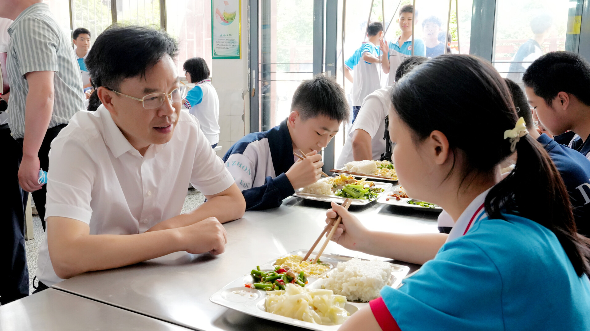 ﻿吴韬调研高考准备和校园食品安全工作