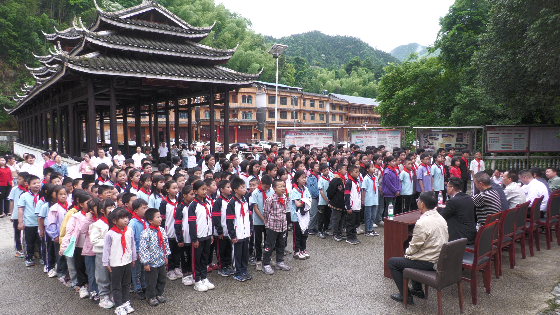 洞口县社会帮扶走进长塘瑶族乡学校