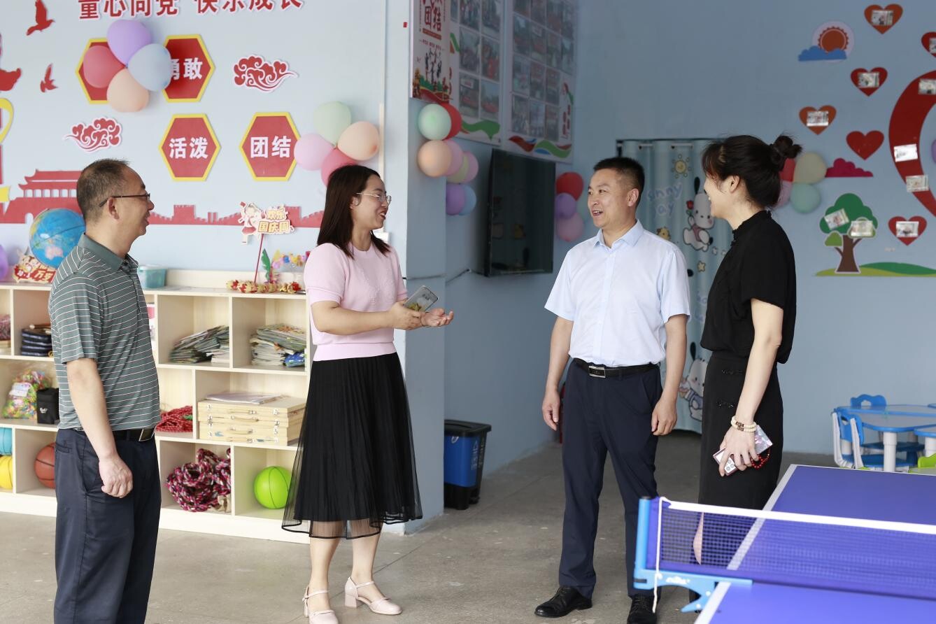 洞口县妇女儿童活动中心挂牌成立并启动首场关爱活动