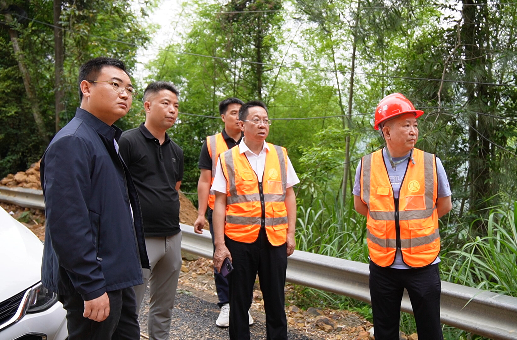 伍卫彬调研受阻公路抢通工作
