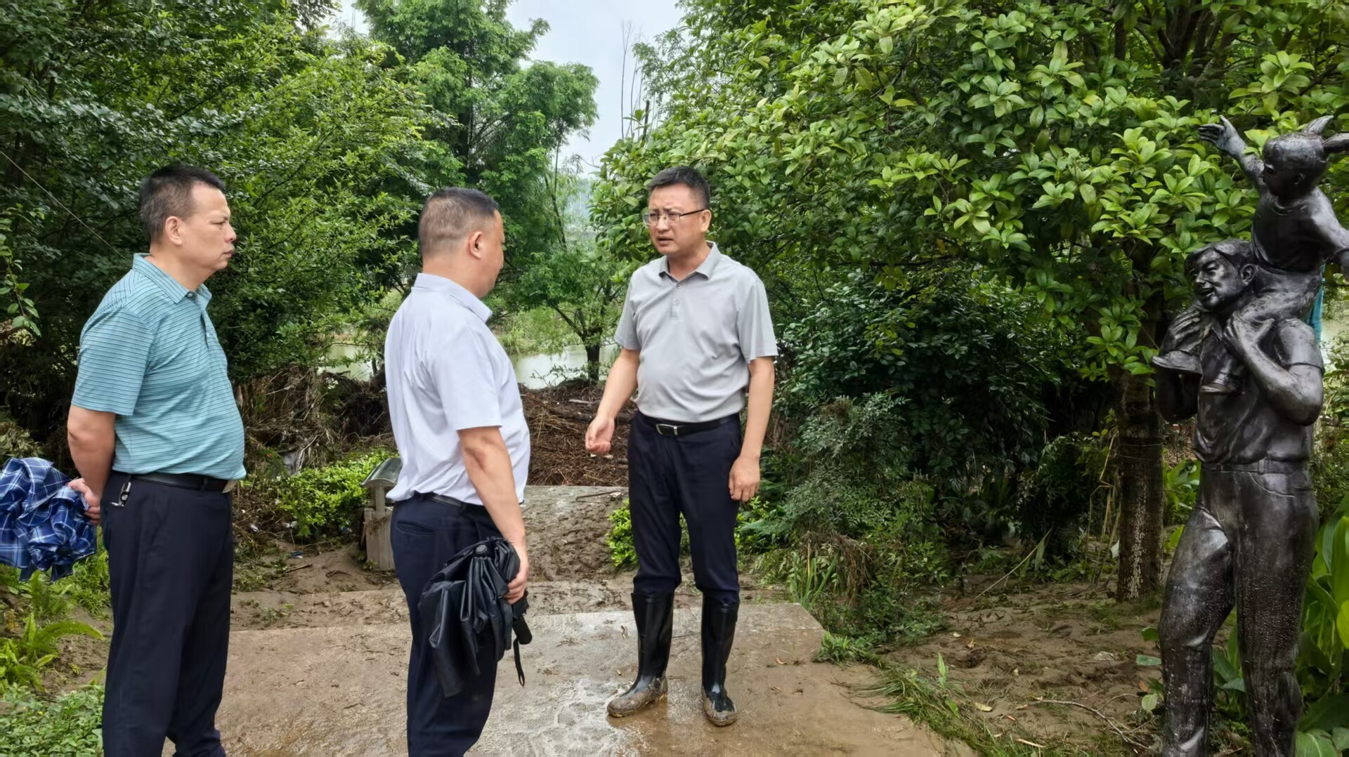 许治国督导防汛救灾工作