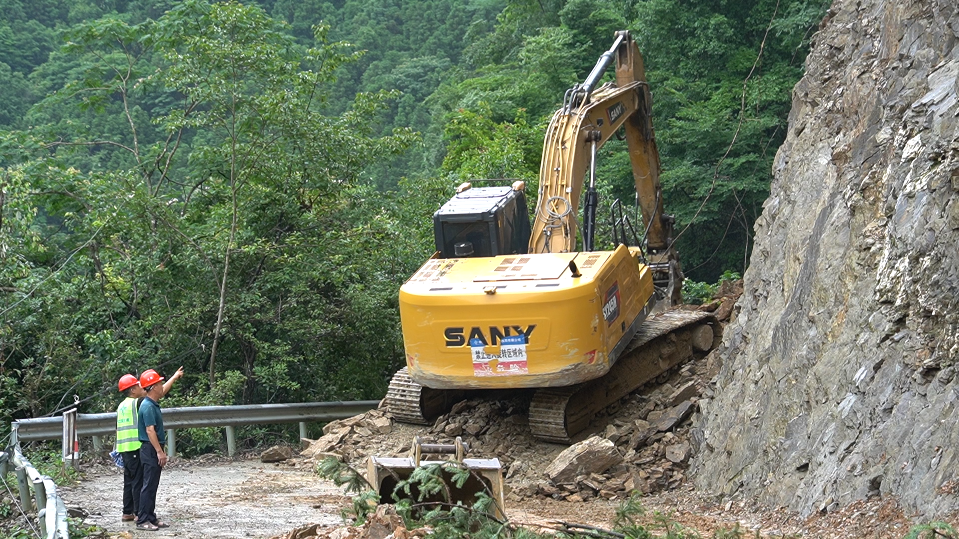 县公路养护中心：争分夺秒加快修复水毁公路
