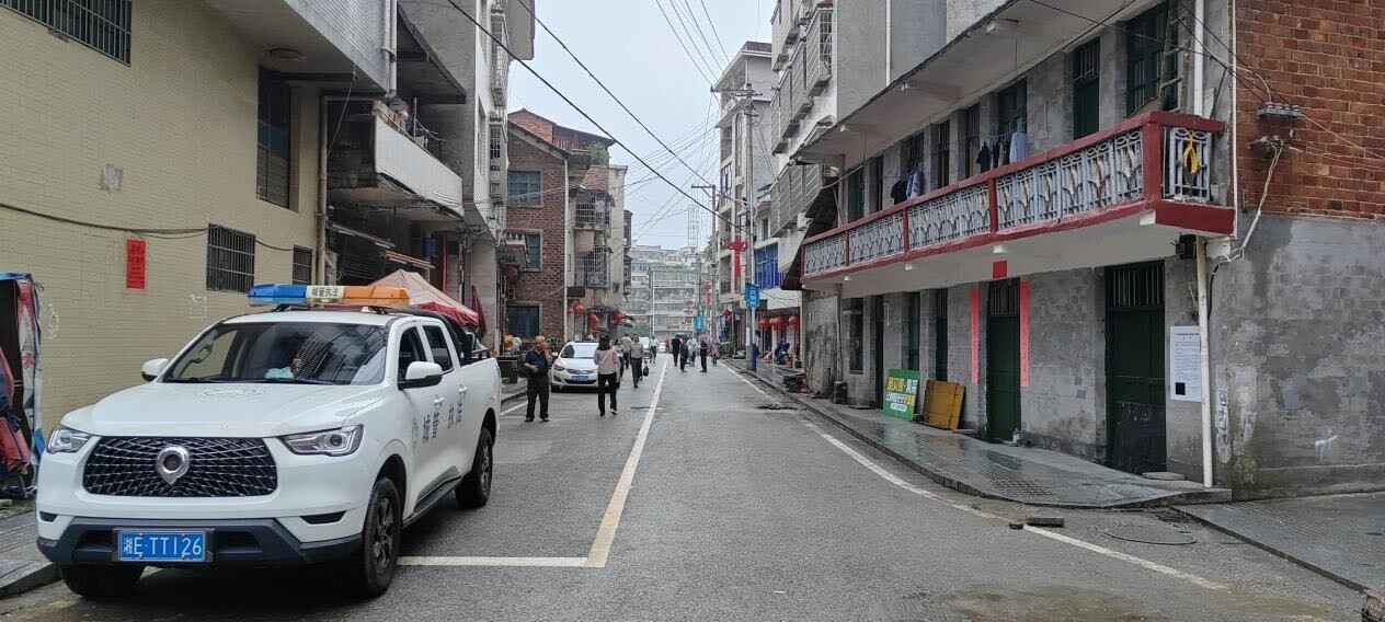 洞口：和平街露天市场取缔搬迁  市容交通换新颜