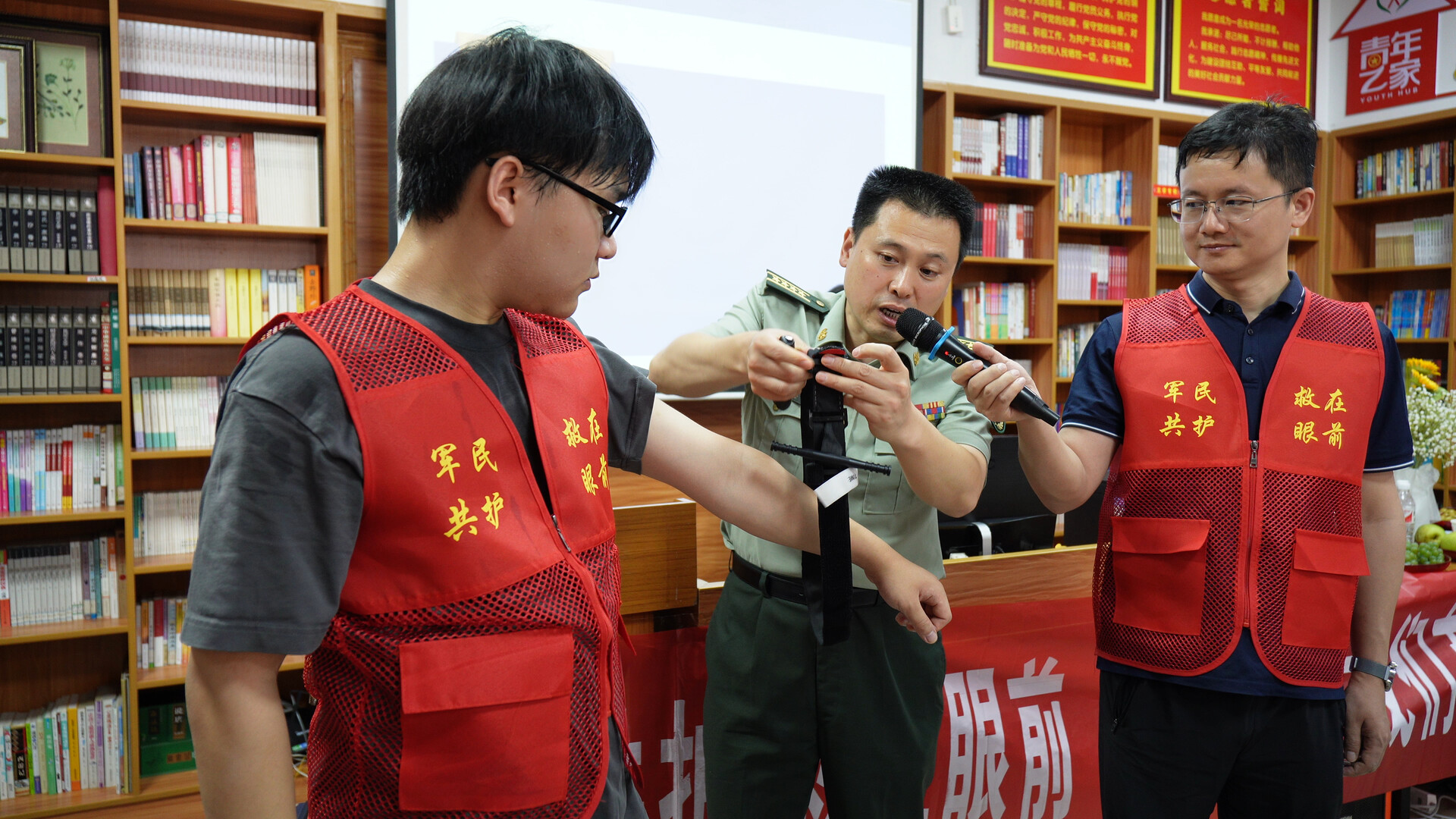智能急救公益培训走进洞口