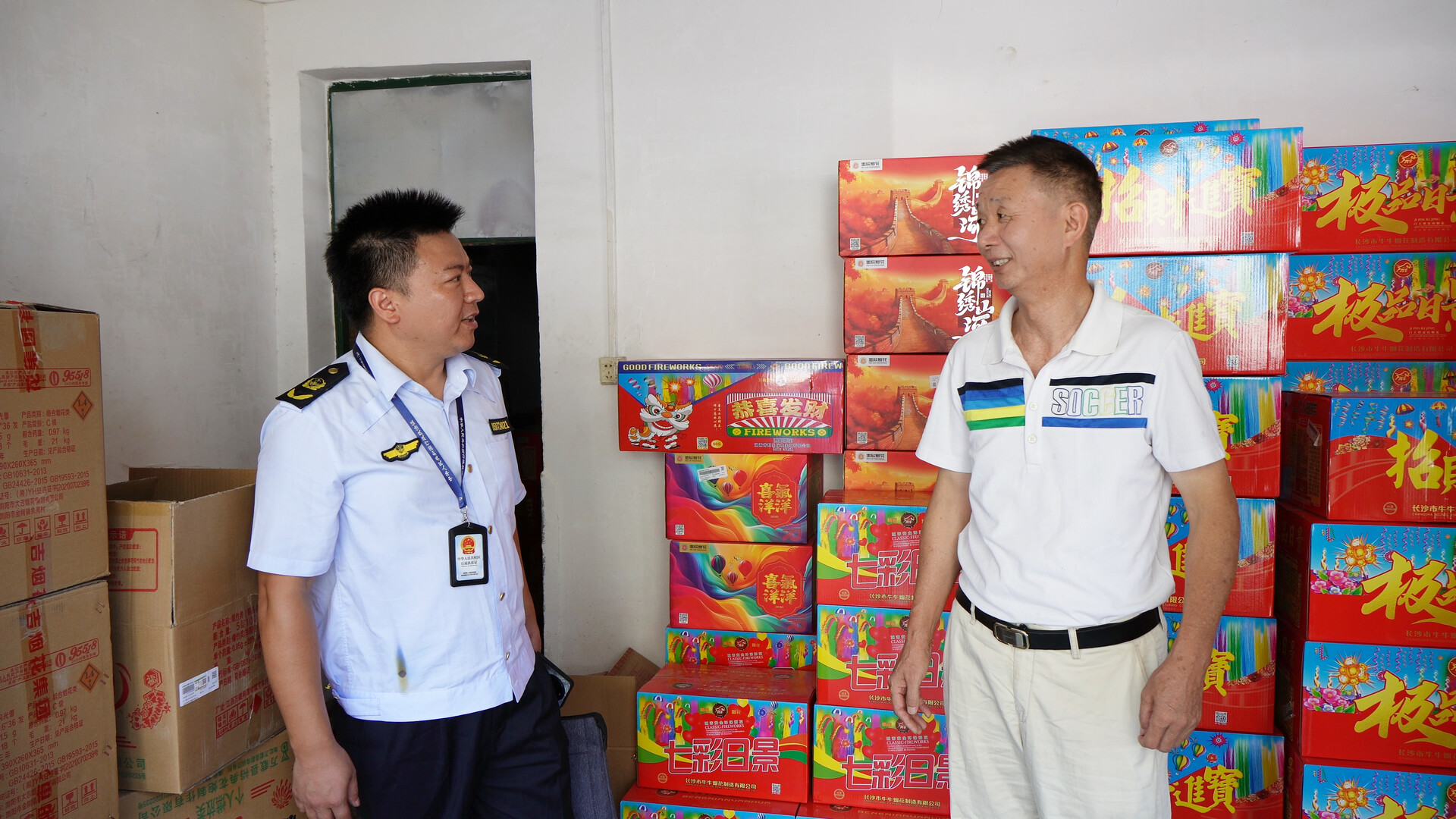 洞口县应急管理局联合文昌街道开展烟花爆竹安全专项检查