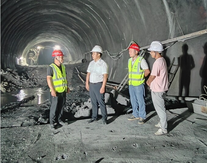 唐煜督導(dǎo)草羅公路重點(diǎn)項(xiàng)目建設(shè)工作