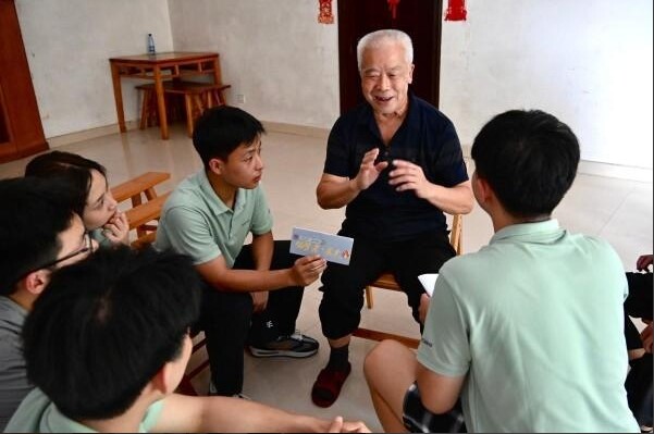 聚焦教育延續(xù) 傳遞育人火種 ——湖南師大學(xué)子赴邵陽(yáng)洞口記錄三代教育人的故事