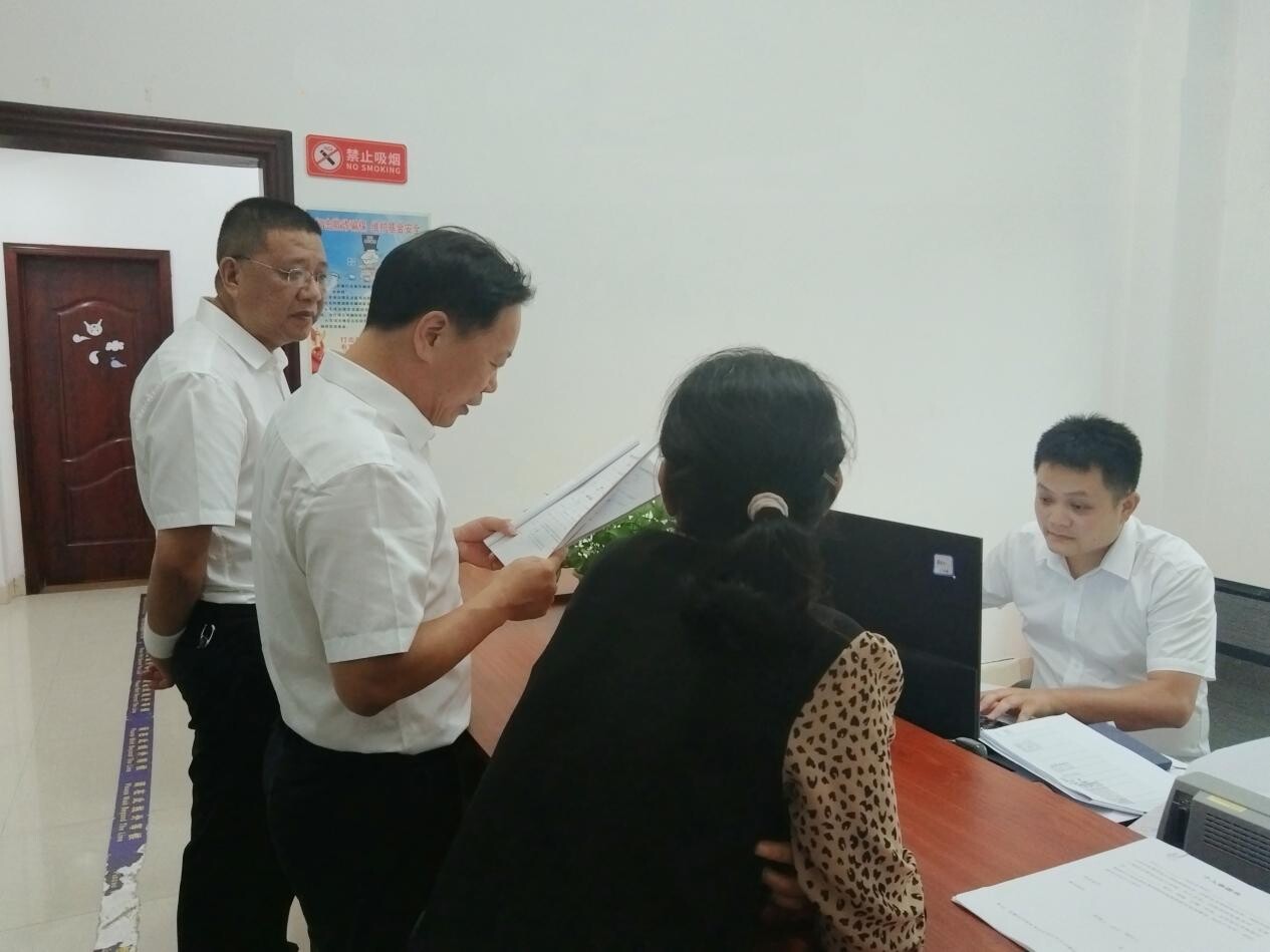 县医保局开展“换位走流程”   力促经办服务再升级