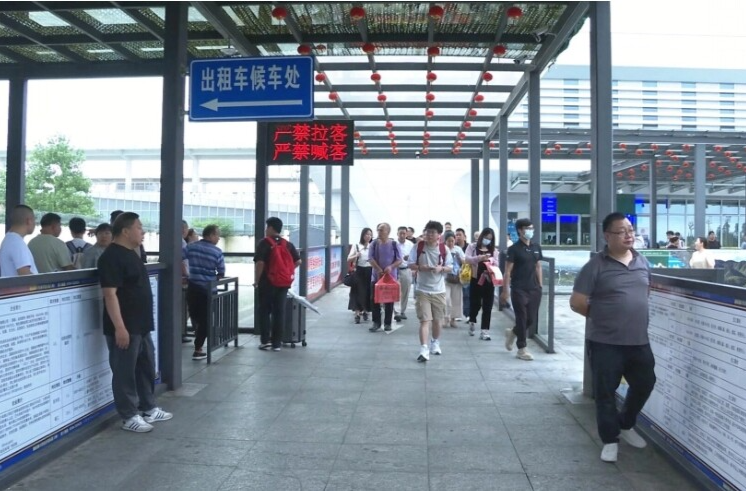 洞口高铁站周边环境综合整治行动见成效