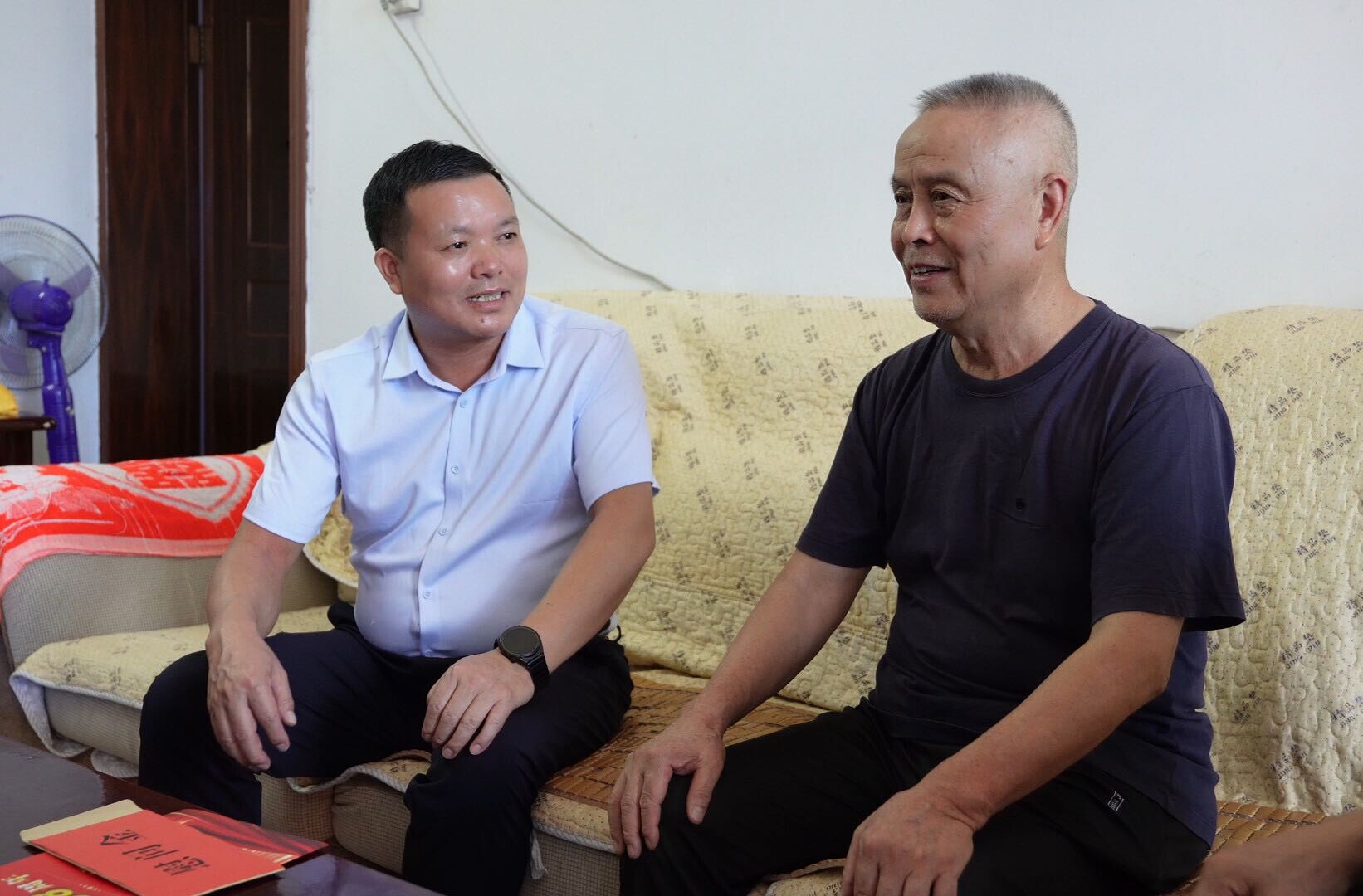 欧阳佑春到江口镇开展“八一”前夕走访慰问
