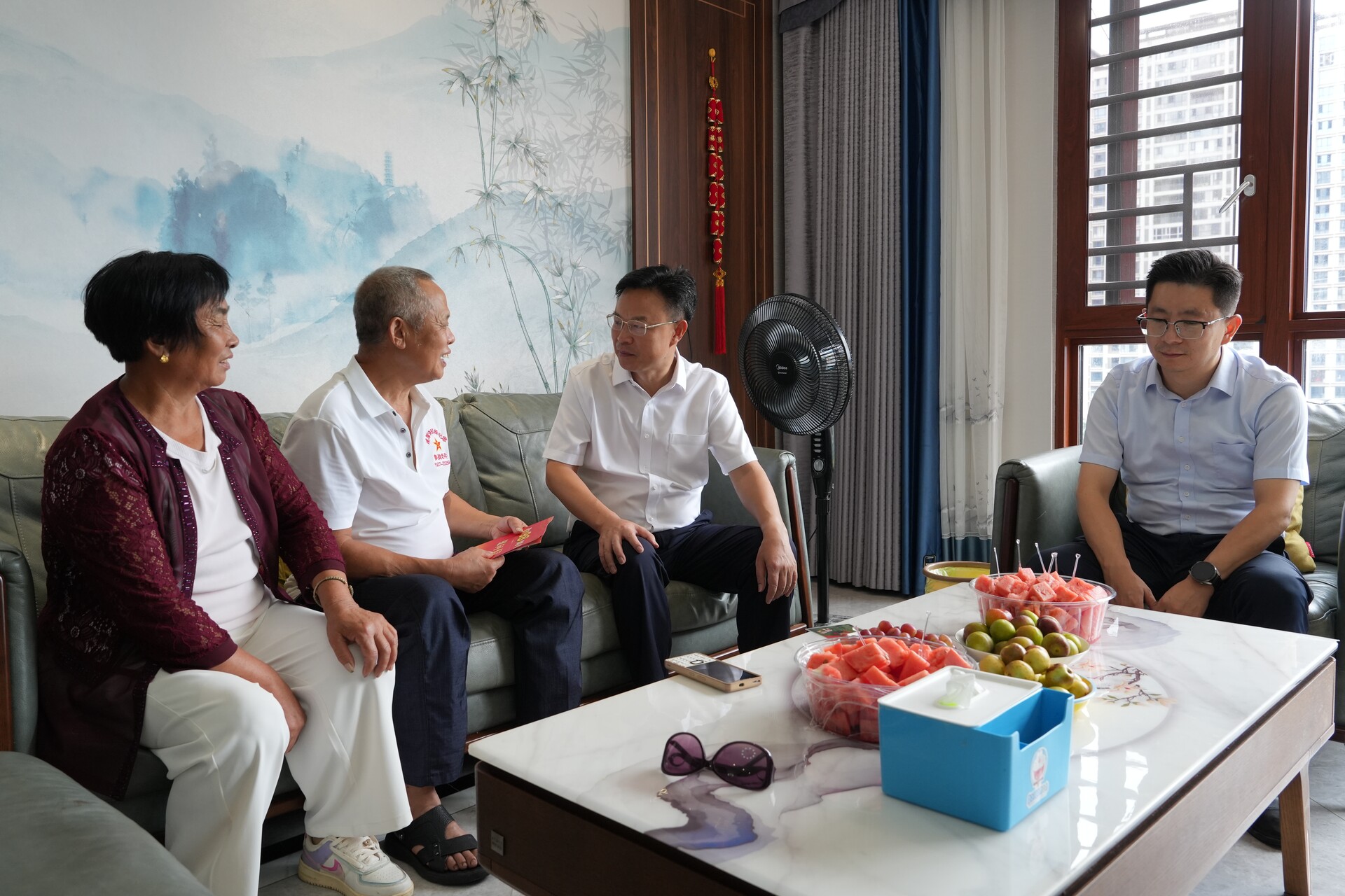 吴韬“八一”前夕走访慰问重点优抚对象