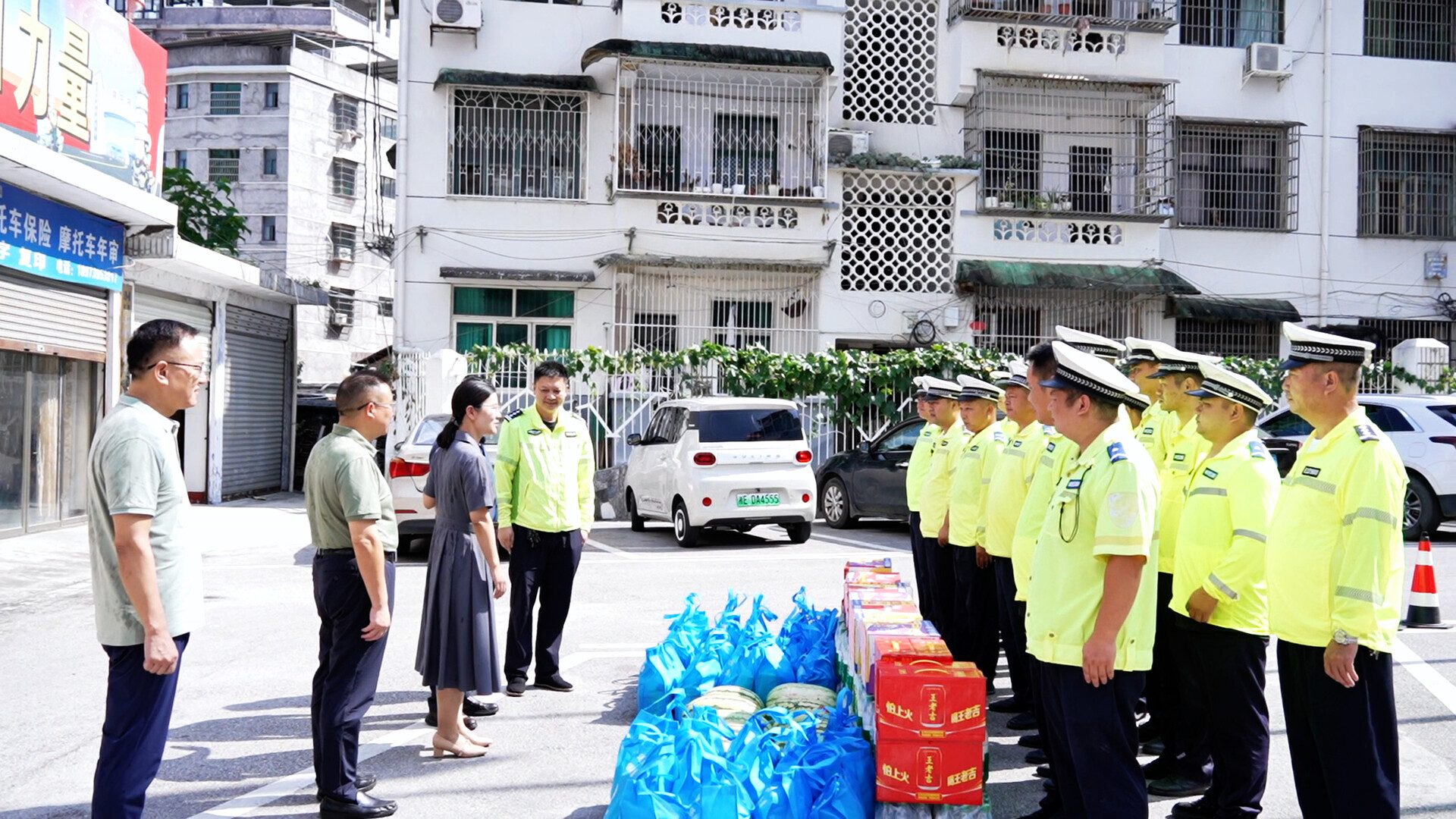 郭向荣开展“夏送清凉”走访慰问活动