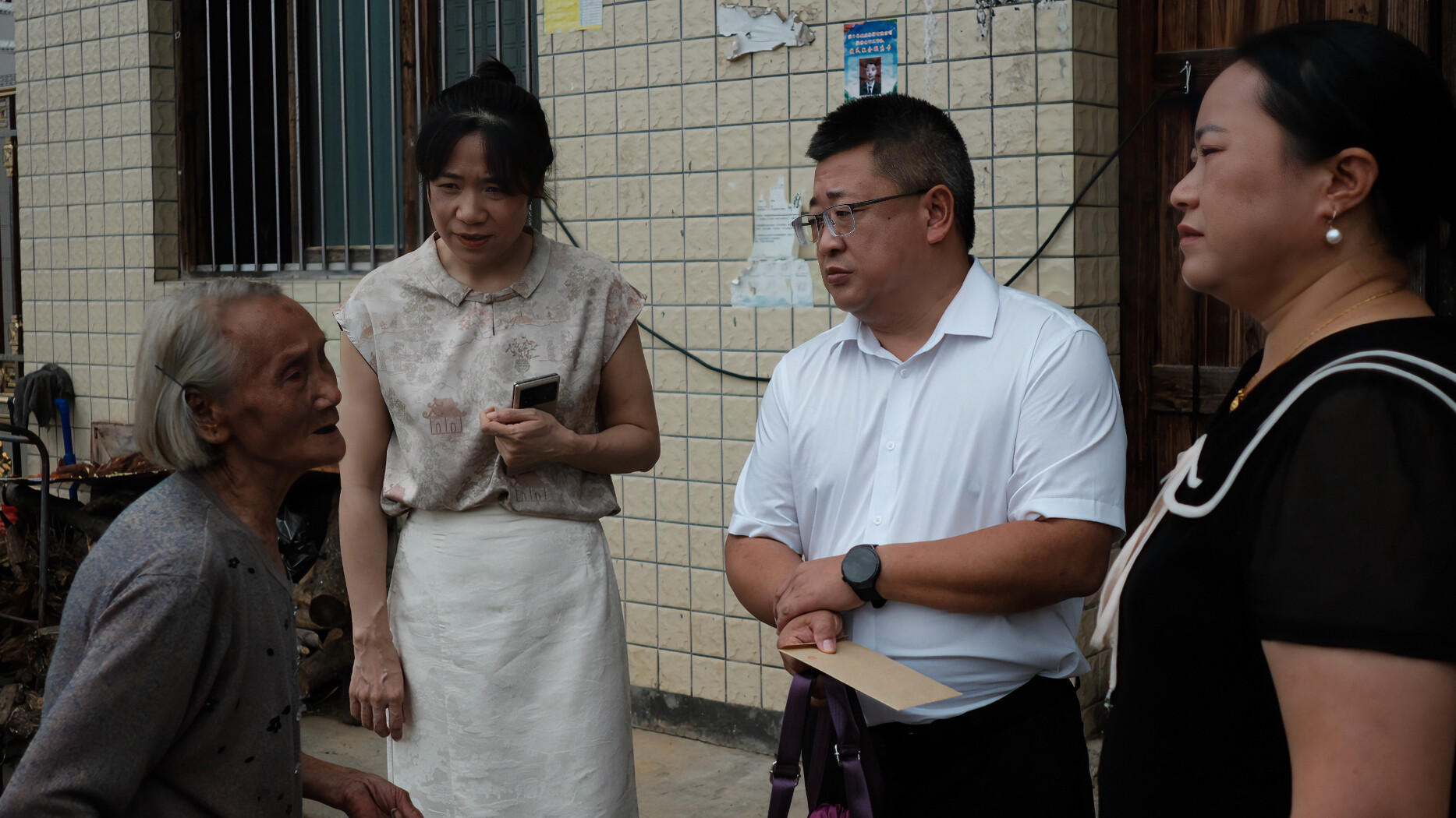向兵到山门镇调研乡村振兴工作，看望慰问留守、困境儿童
