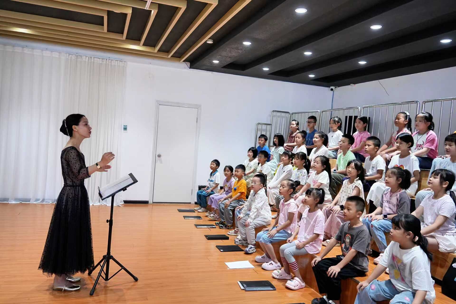 “校友回湘” 公益教学润童心