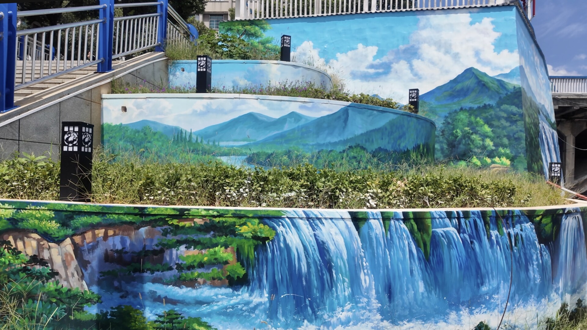 洞口一桥新添墙绘 桥边街景添活力
