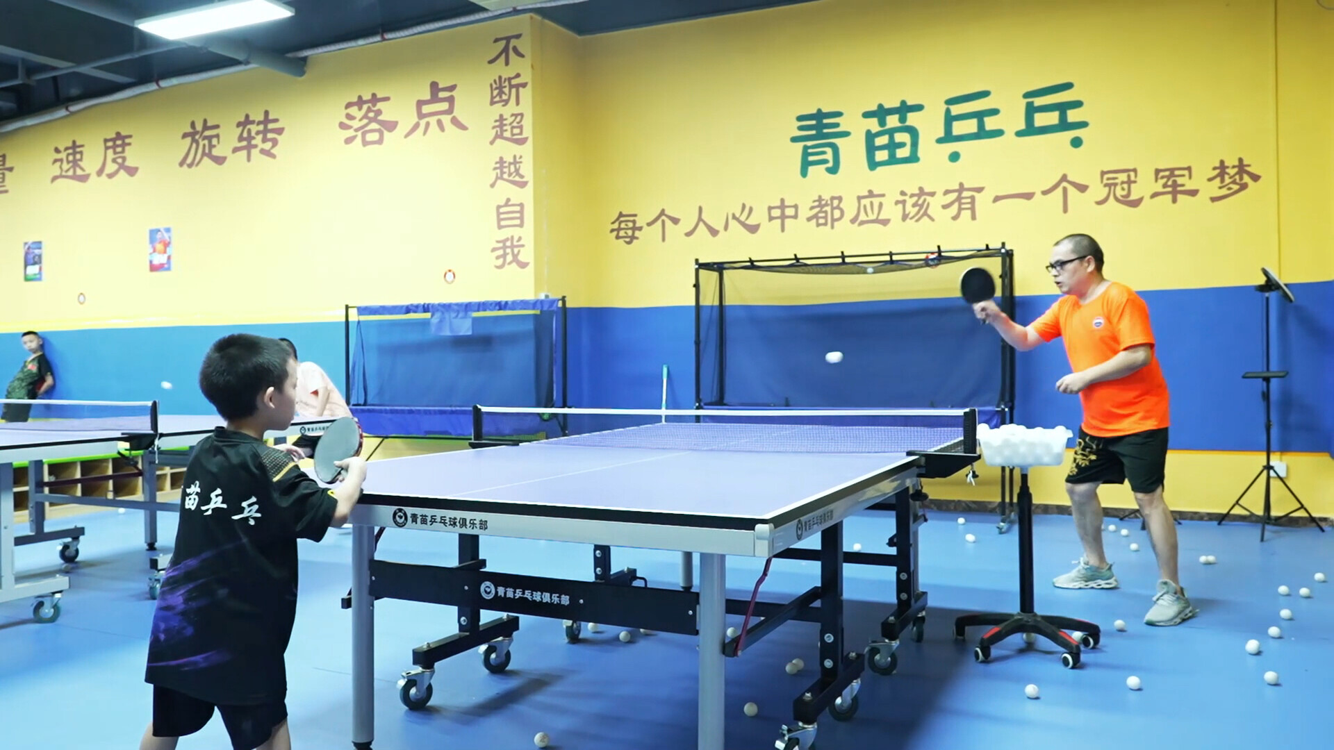 暑假学堂掀起“乒乓热”