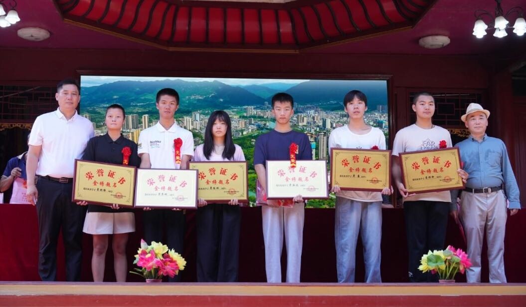 汇聚乡贤力量，奖掖优秀学子