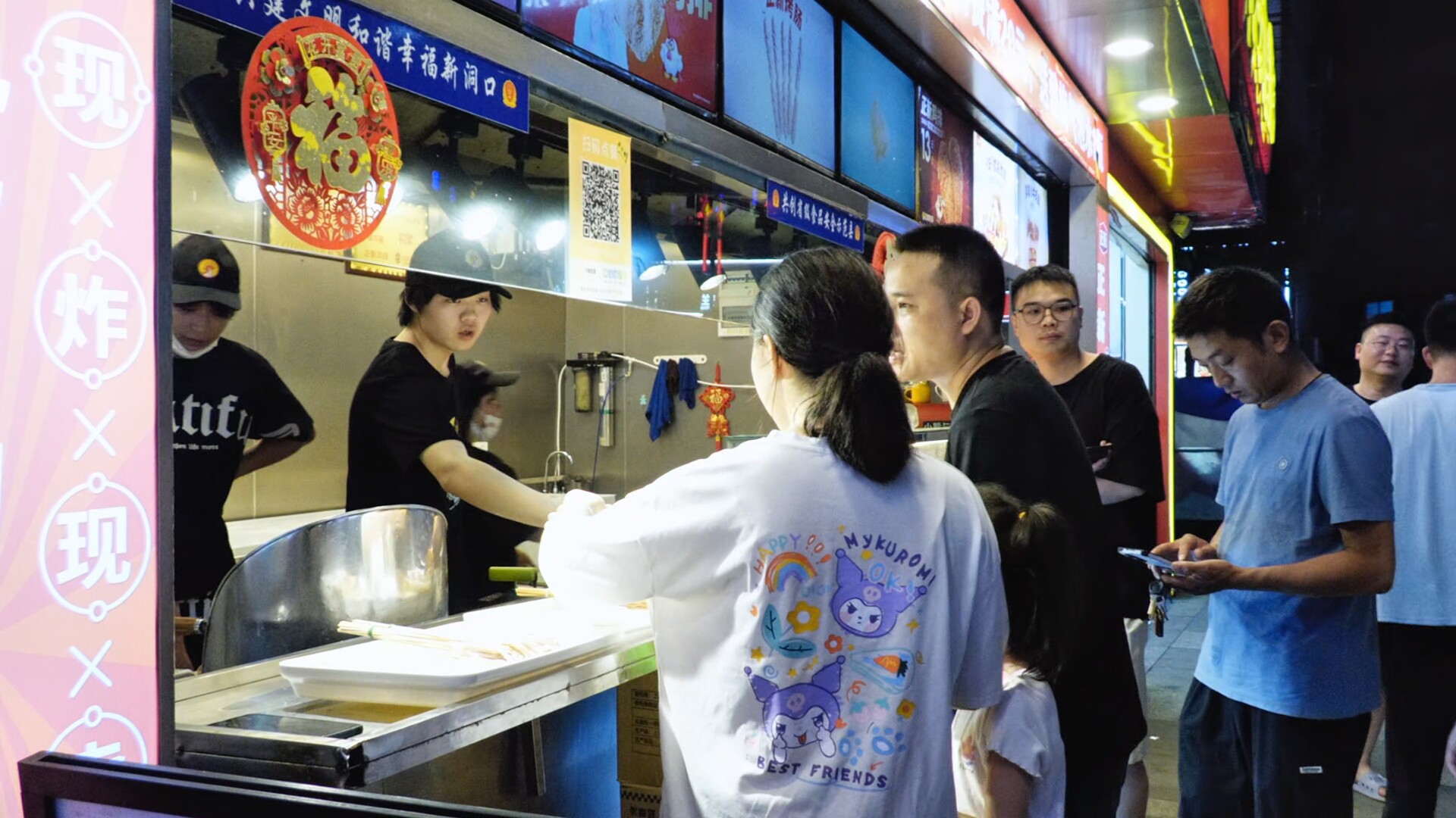洞口：暑期夜經(jīng)濟(jì)“點(diǎn)亮”民生新圖景