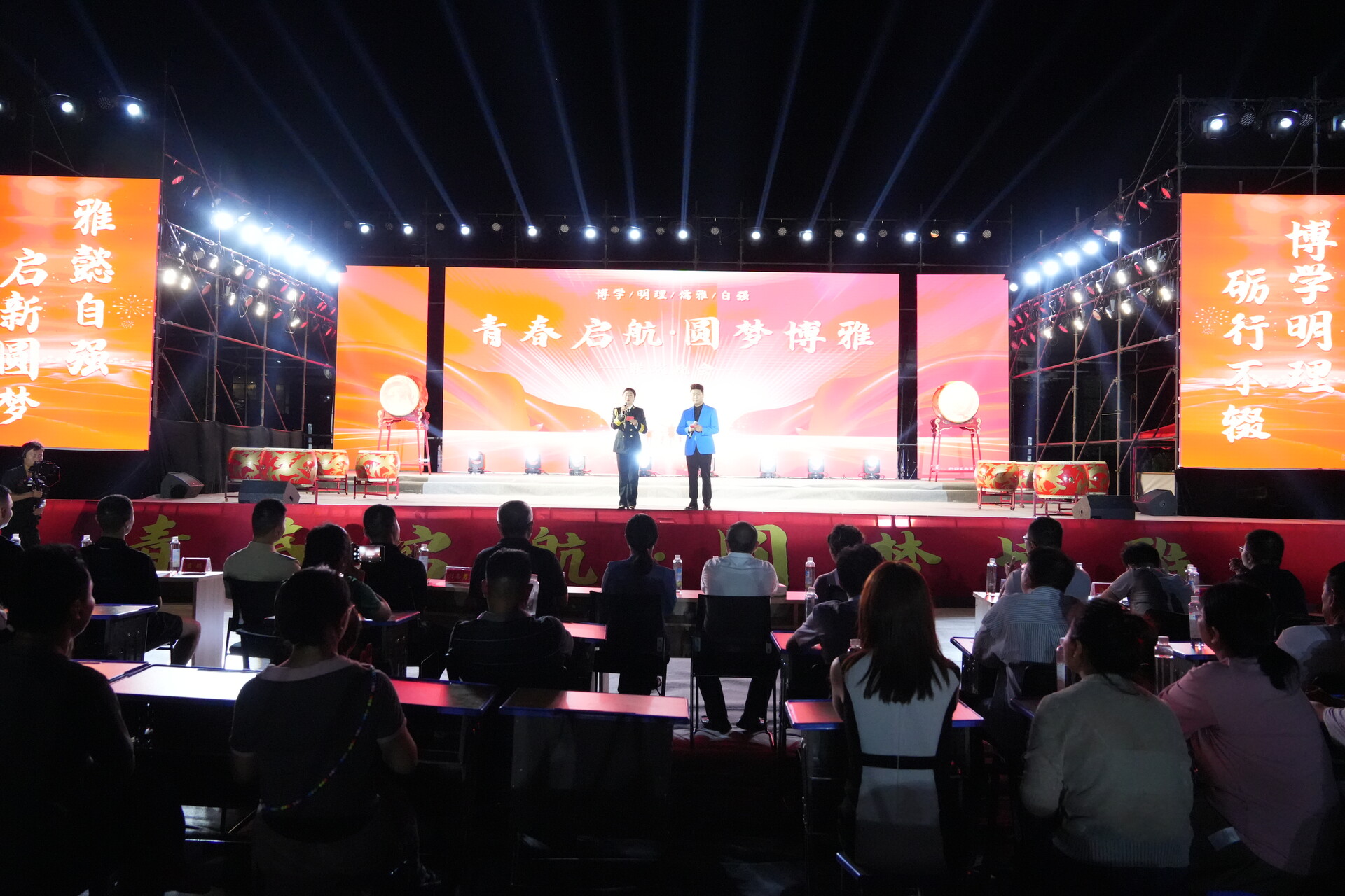 青春启航展风采 洞口博雅学校举办晚会暨军训汇演