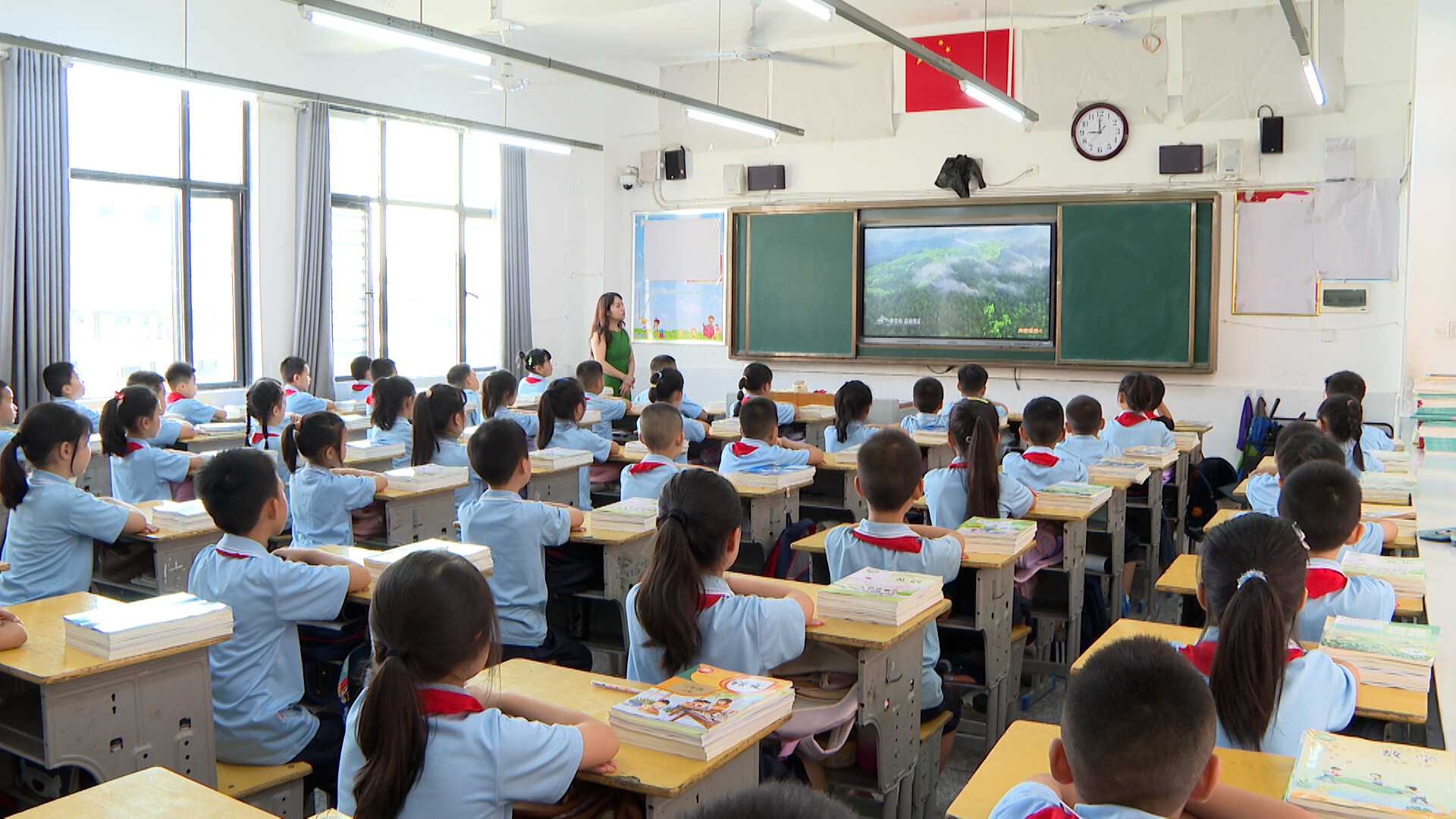 洞口思源实验学校：开学第一课 弘扬“抗战精神”